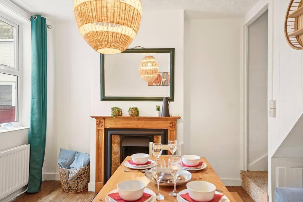 Aesthetic Cambridge Cottage Sleeps 5! Exterior foto